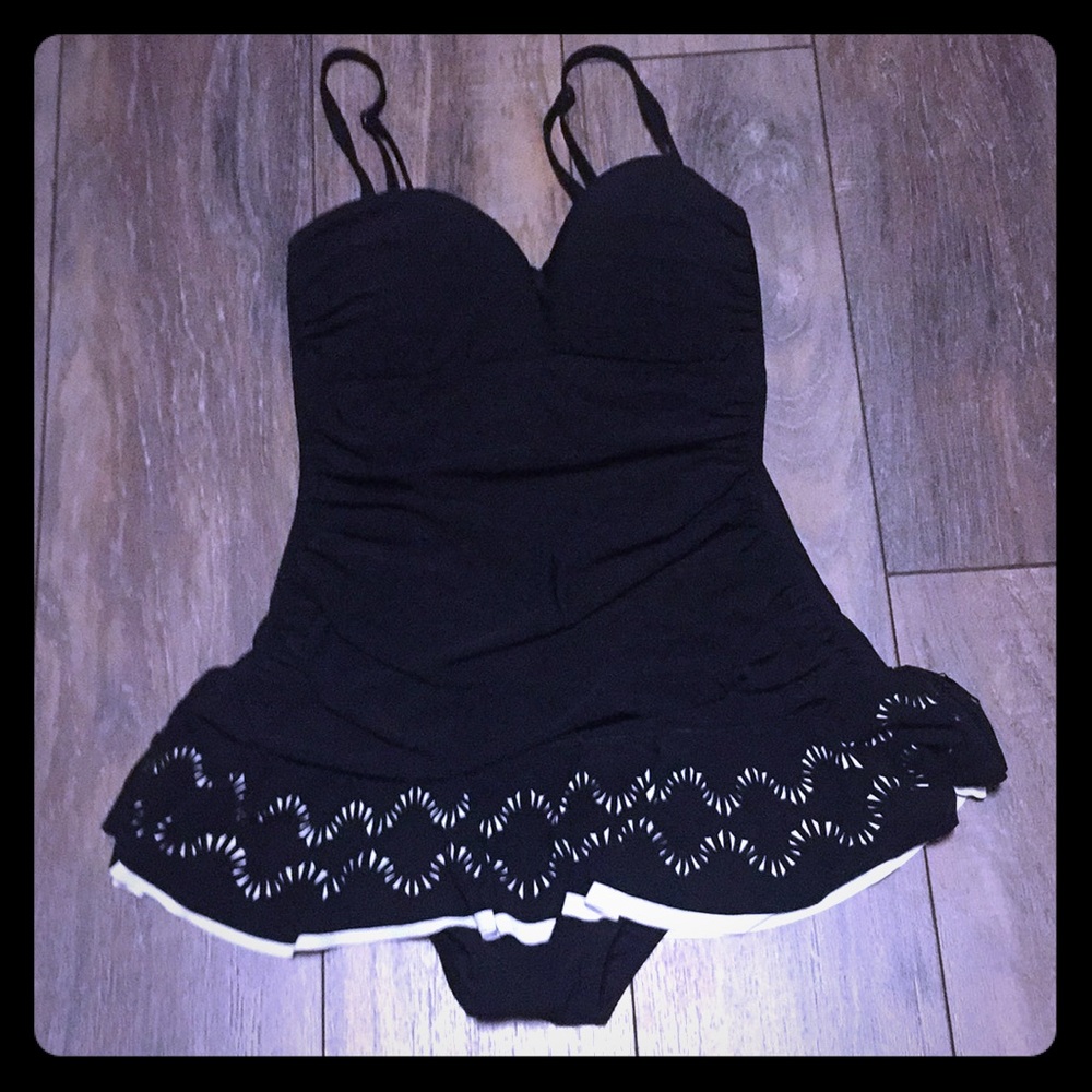 Women’s Belly Control Swimsuit sz 6